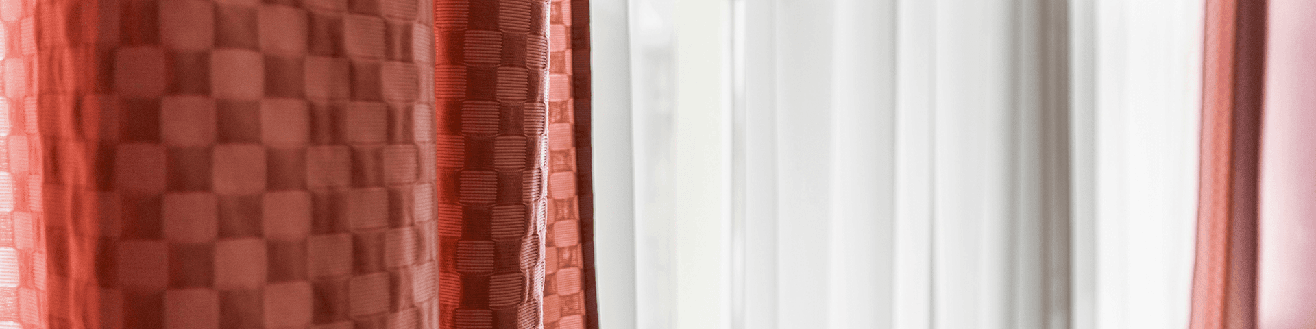 다양한 커튼이 어우러진 팔레트 상단 배너